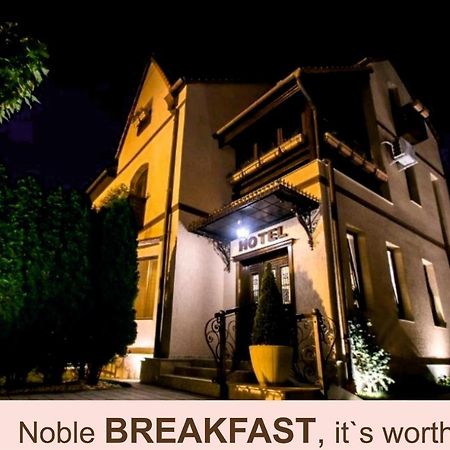 Noblesse Boutique Resort Sibiu Dış mekan fotoğraf Noble Breakfast