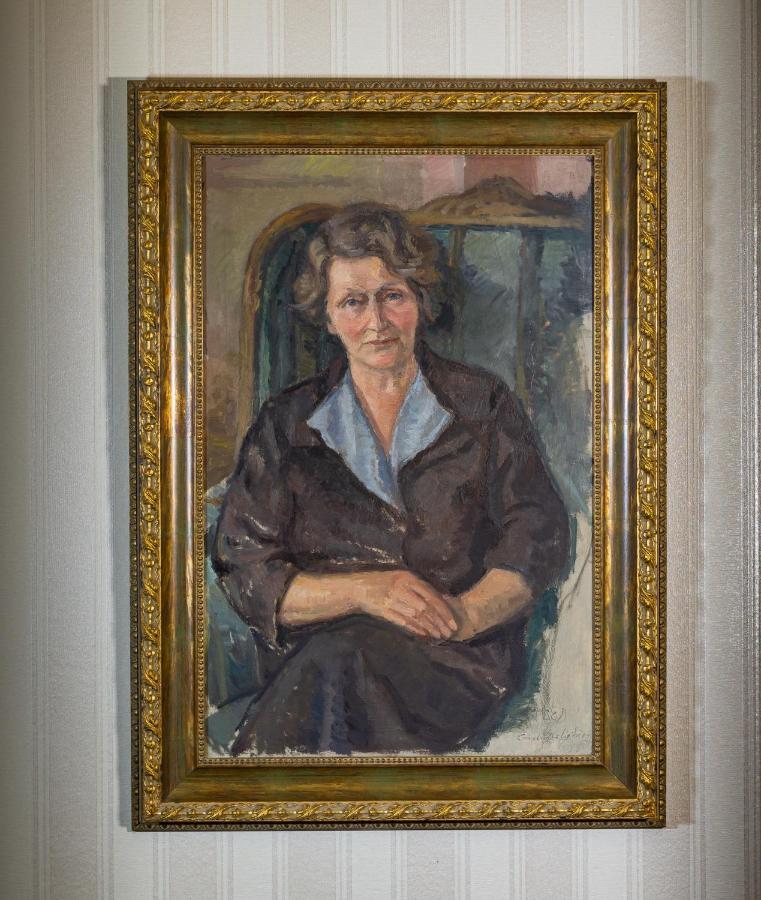 Noblesse Boutique Resort Sibiu Dış mekan fotoğraf Portrait of a Lady