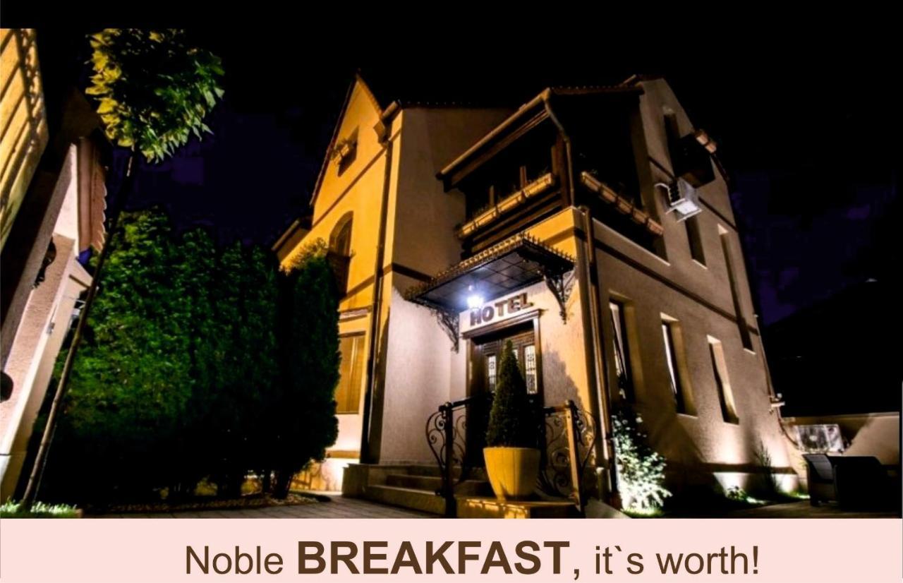 Noblesse Boutique Resort Sibiu Dış mekan fotoğraf Noble Breakfast
