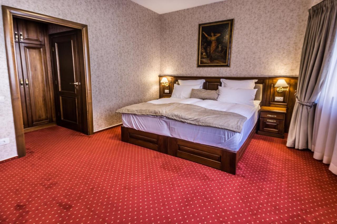 Noblesse Boutique Resort Sibiu Dış mekan fotoğraf A bedroom in a hotel