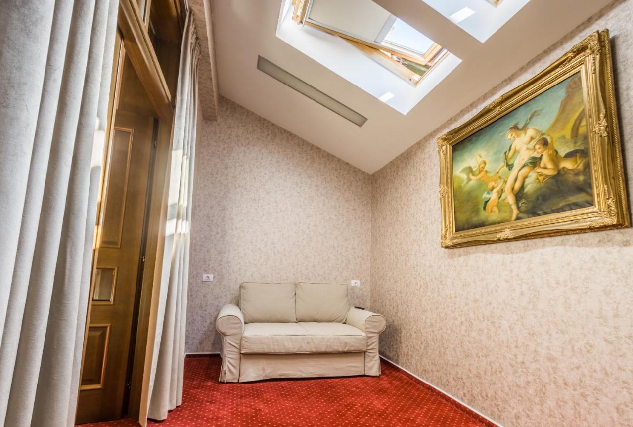 Noblesse Boutique Resort Sibiu Dış mekan fotoğraf A room at the hotel