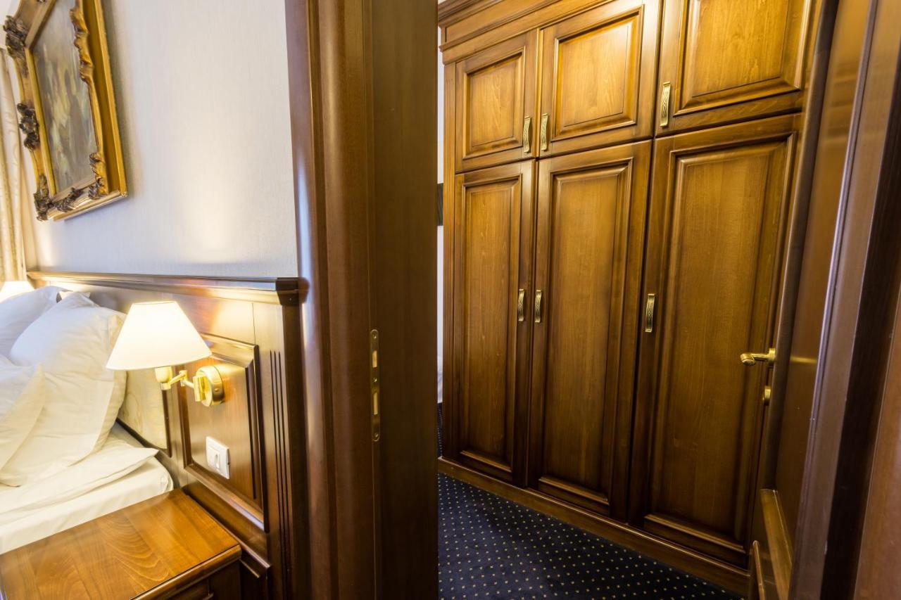 Noblesse Boutique Resort Sibiu Dış mekan fotoğraf A wardrobe