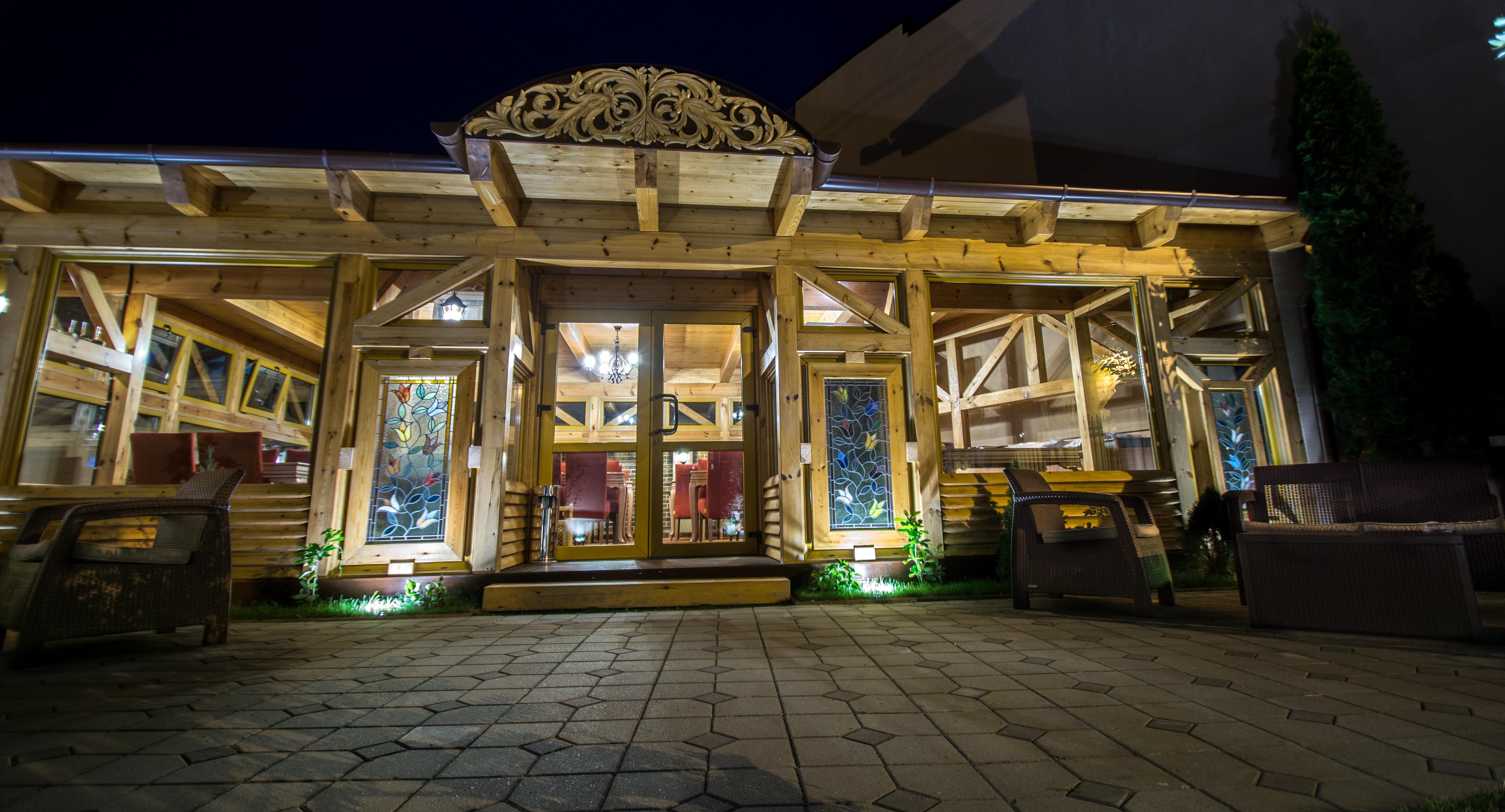 Noblesse Boutique Resort Sibiu Dış mekan fotoğraf The temple at night