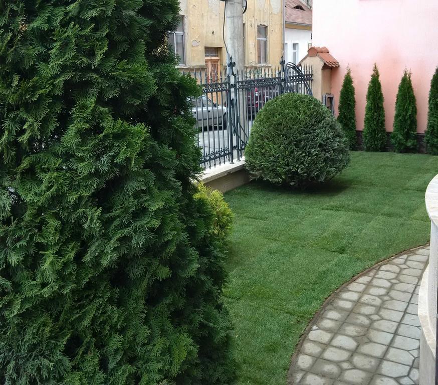 Noblesse Boutique Resort Sibiu Dış mekan fotoğraf A garden in Belgrade