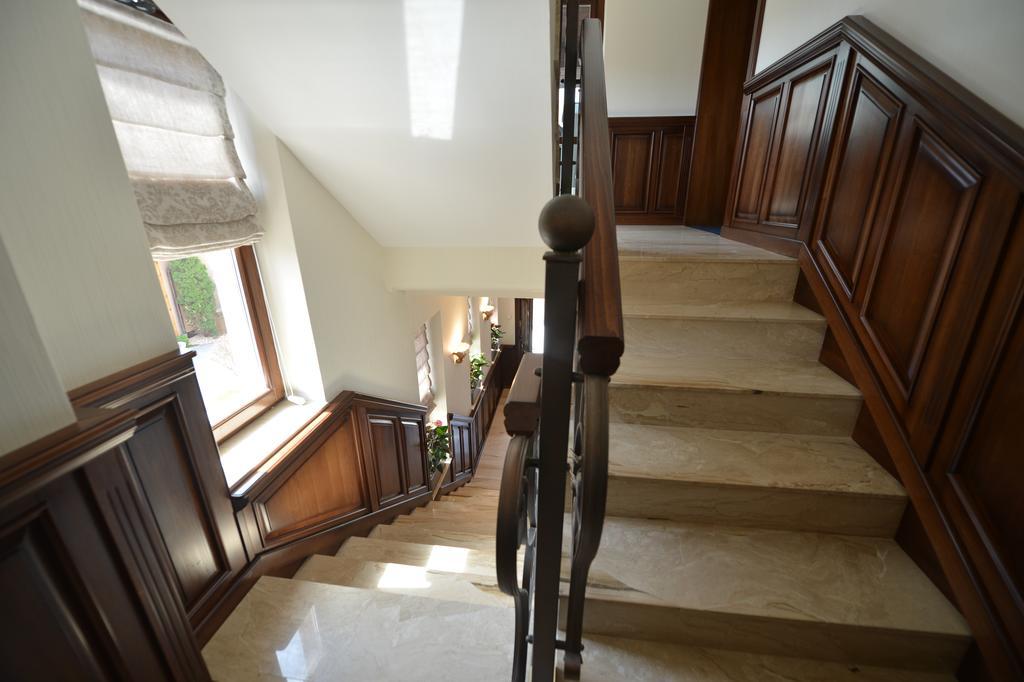 Noblesse Boutique Resort Sibiu Dış mekan fotoğraf A staircase in a private home