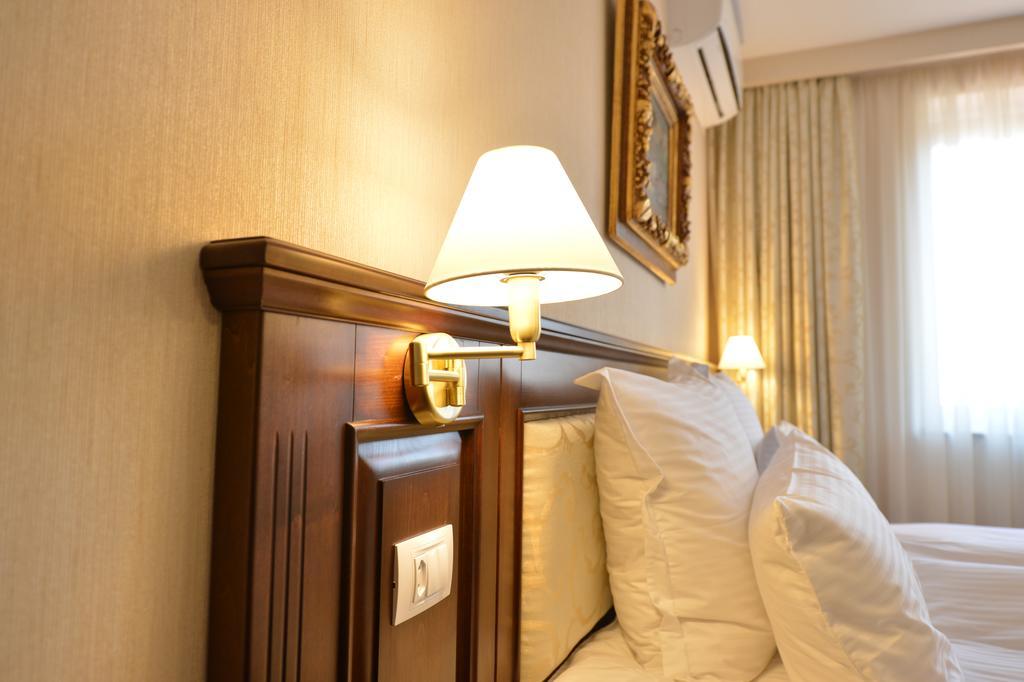 Noblesse Boutique Resort Sibiu Dış mekan fotoğraf Wall-mounted bedside lights