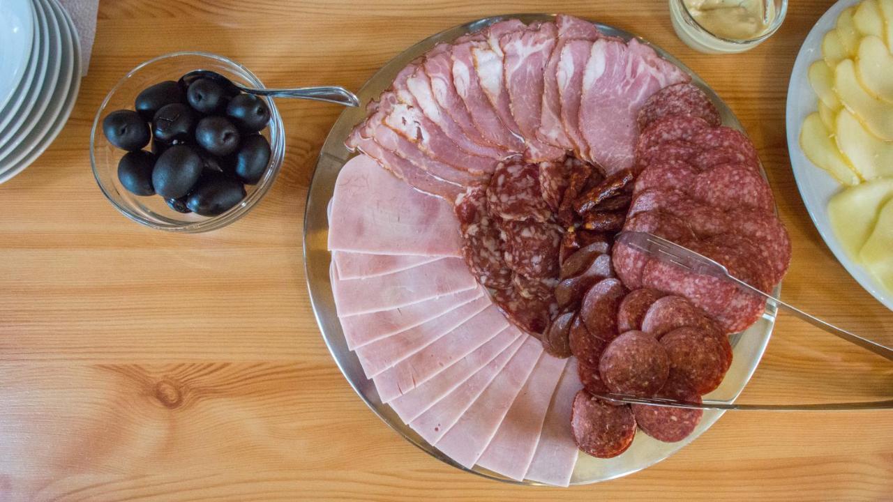 Noblesse Boutique Resort Sibiu Dış mekan fotoğraf A selection of cured meats